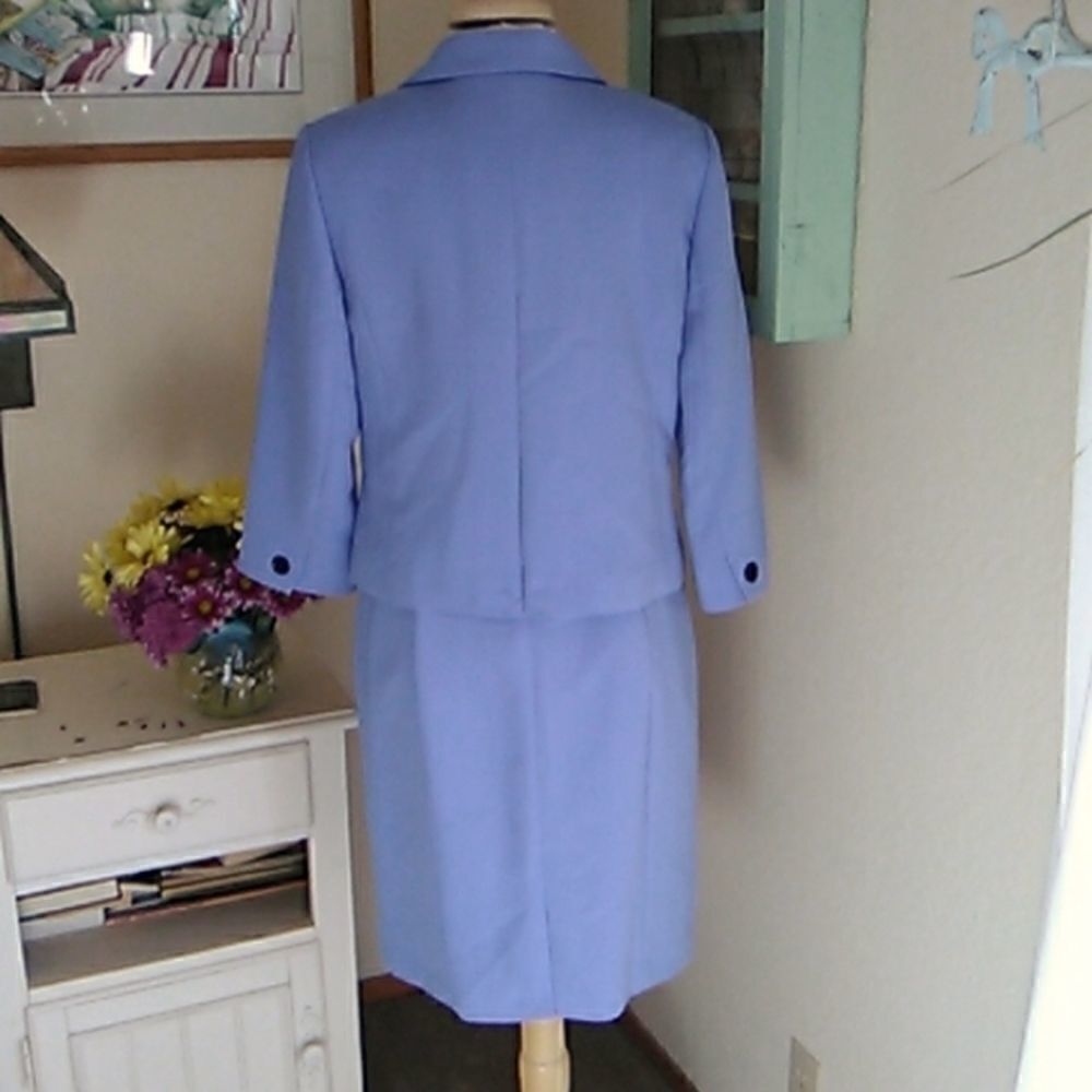 Calvin Klein NEW Two Piece Suit - Picture 3 of 16